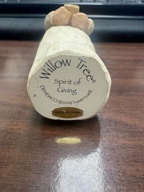 Willow Tree cream and tan Spirit of Giving Figurine
